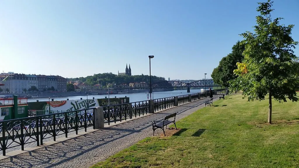 Sunny Apartment In Prague Center