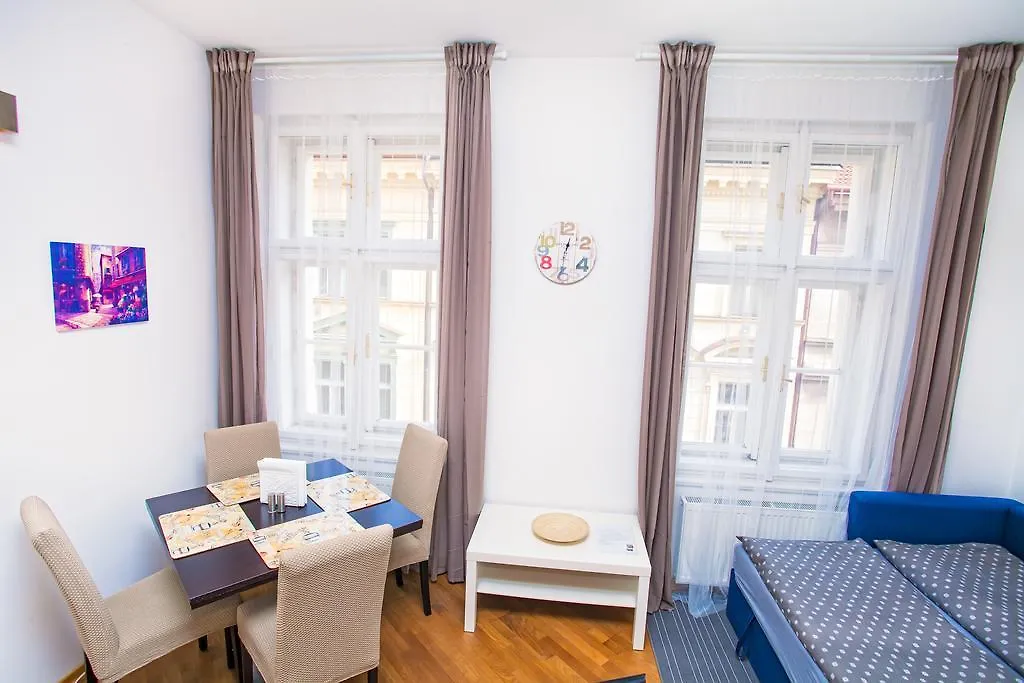 Sunny Apartment In Prague Center