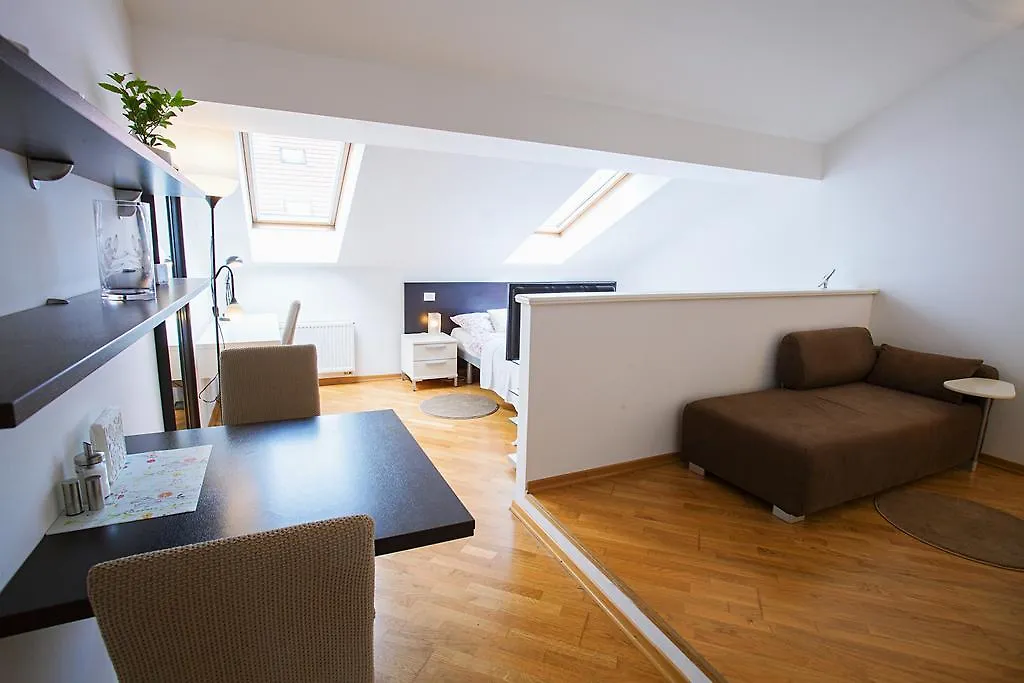 Sunny Apartment In Prague Center