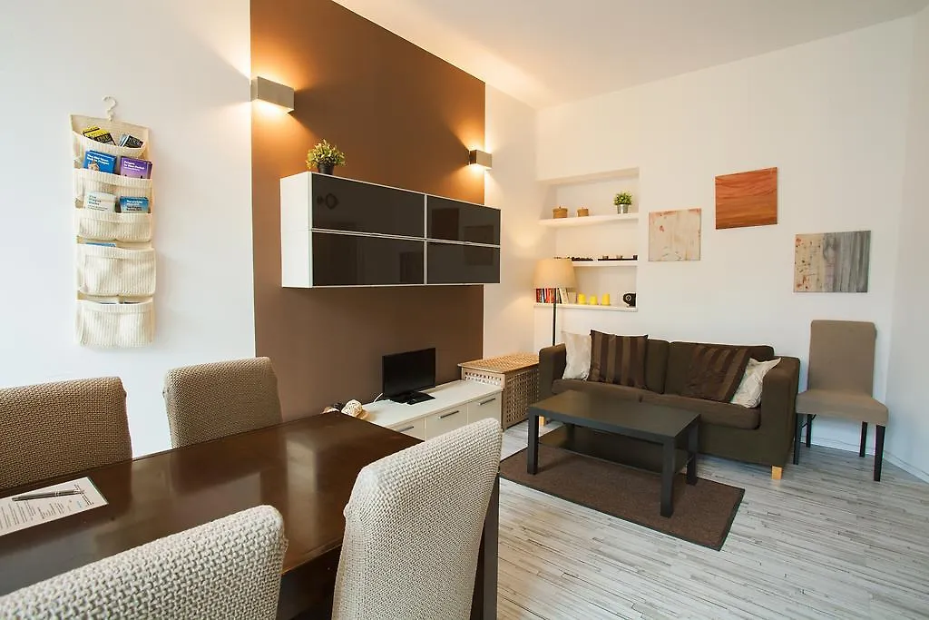 Sunny Apartment In Prague Center