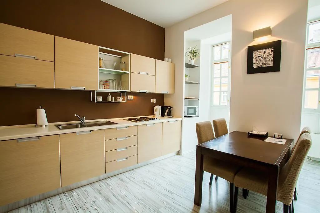 Sunny Apartment In Prague Center